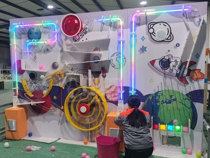 Бізі борд пневмо лабіринт з підсвіткою 3,65 х 2,45 м