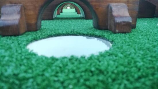 Перешкода для міні-гольфа трикутник з аркою 108 — фото 9